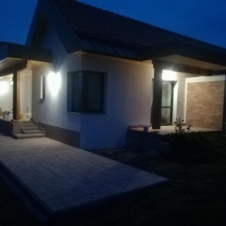 Edina Vendeghaz-Gyenesdias Apartment Bagian luar foto