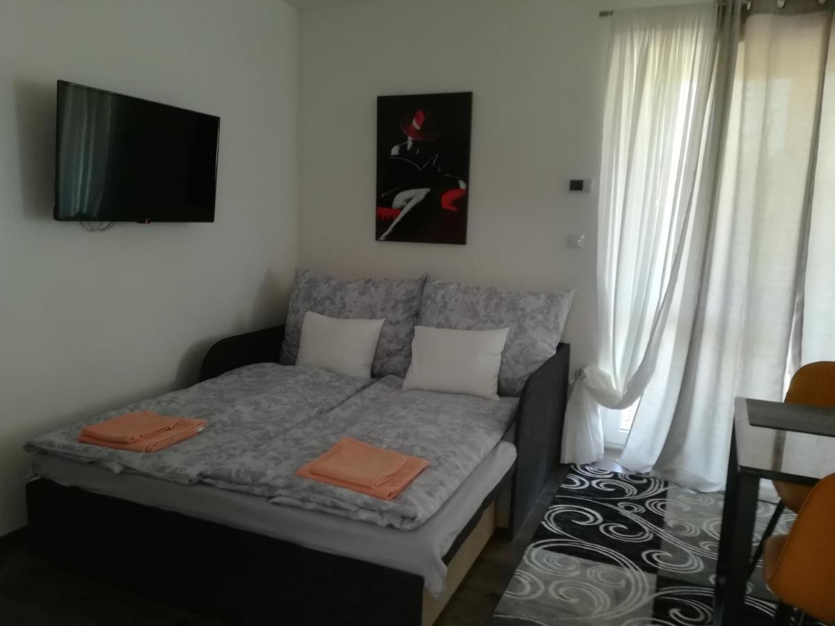 Edina Vendeghaz-Gyenesdias Apartment Bagian luar foto