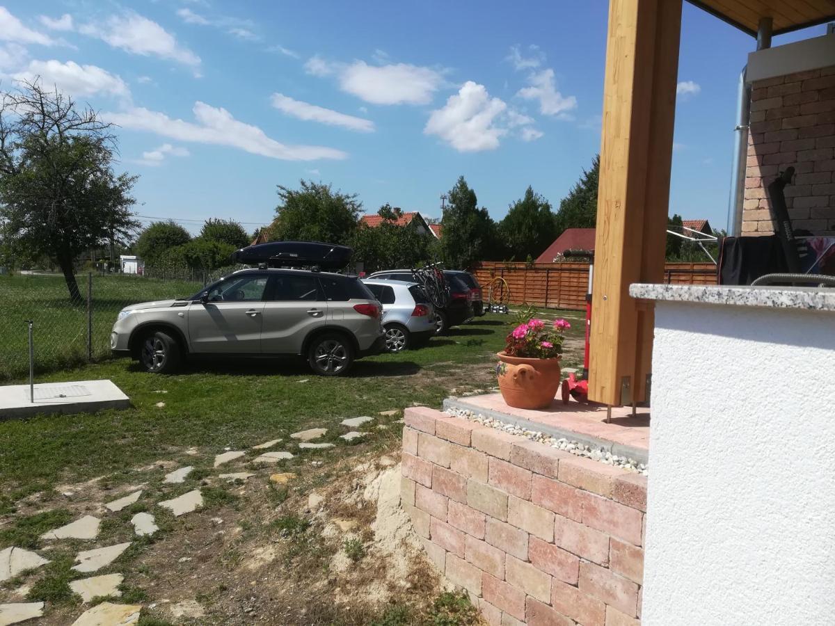 Edina Vendeghaz-Gyenesdias Apartment Bagian luar foto