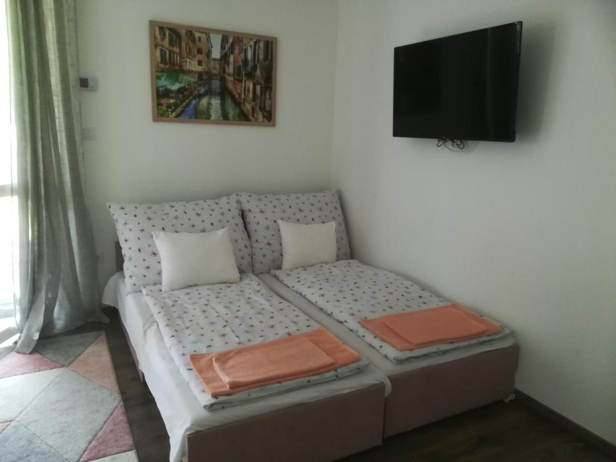 Edina Vendeghaz-Gyenesdias Apartment Bagian luar foto