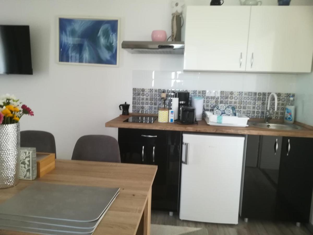 Edina Vendeghaz-Gyenesdias Apartment Bagian luar foto