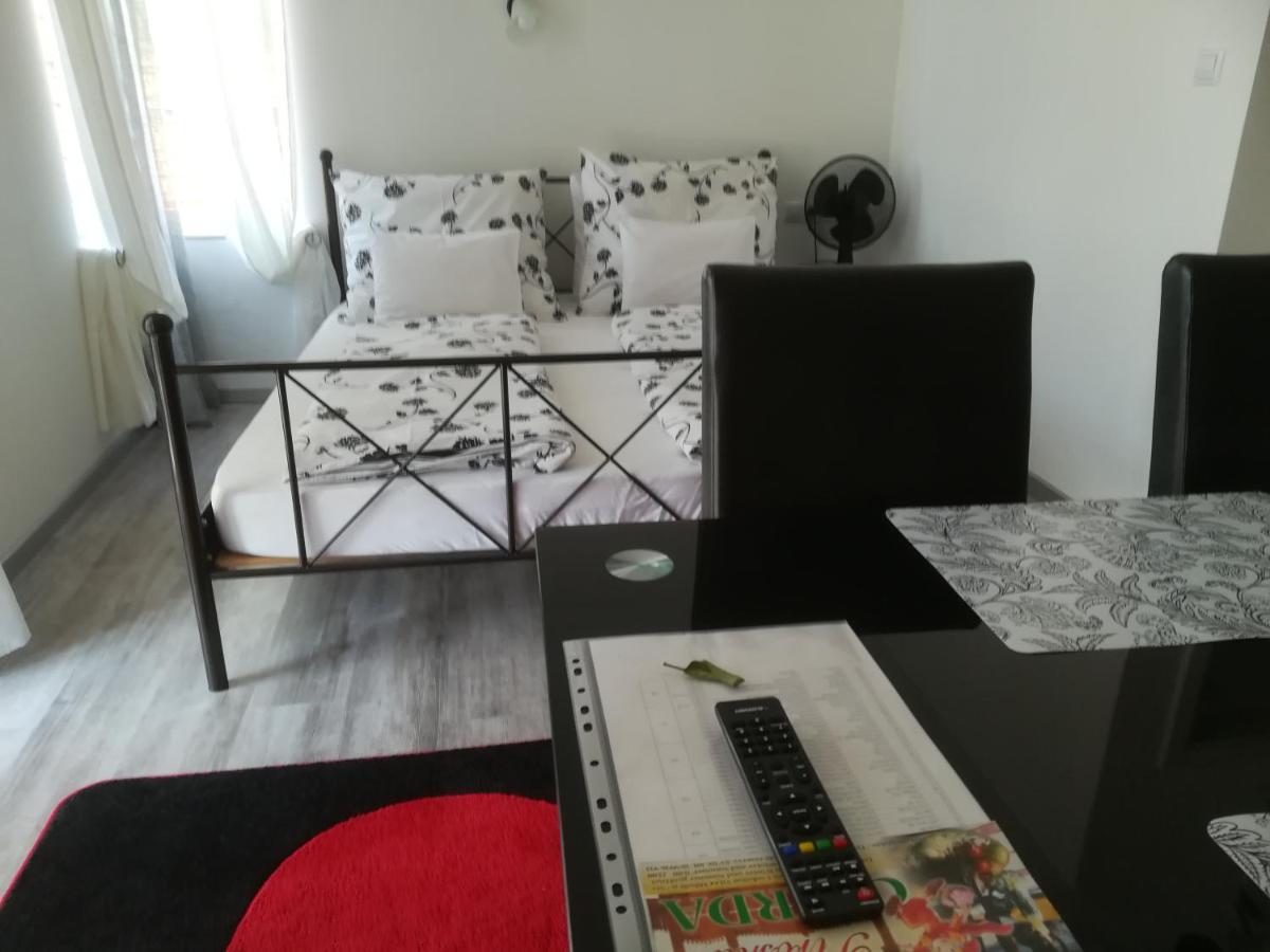 Edina Vendeghaz-Gyenesdias Apartment Bagian luar foto