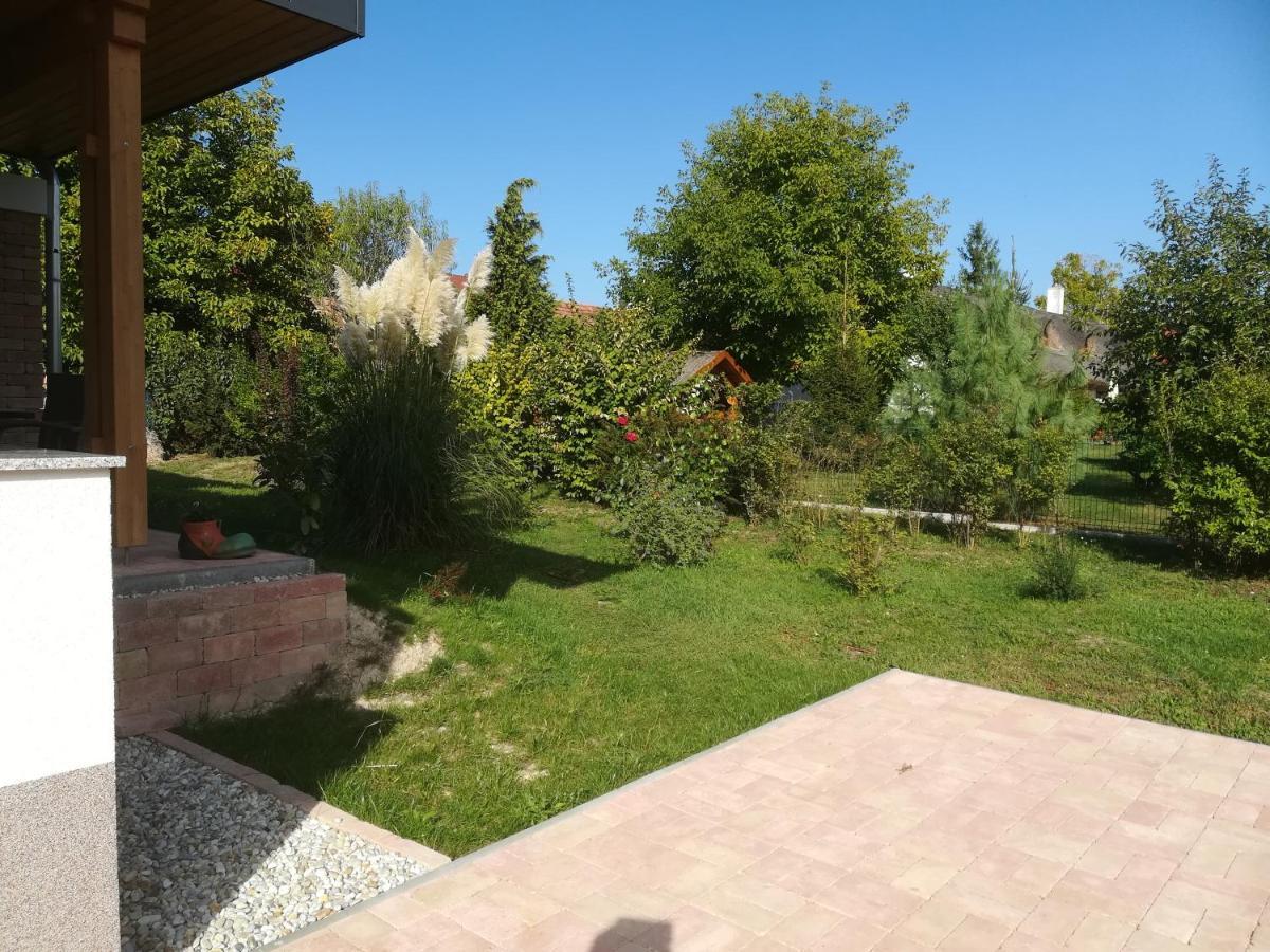 Edina Vendeghaz-Gyenesdias Apartment Bagian luar foto