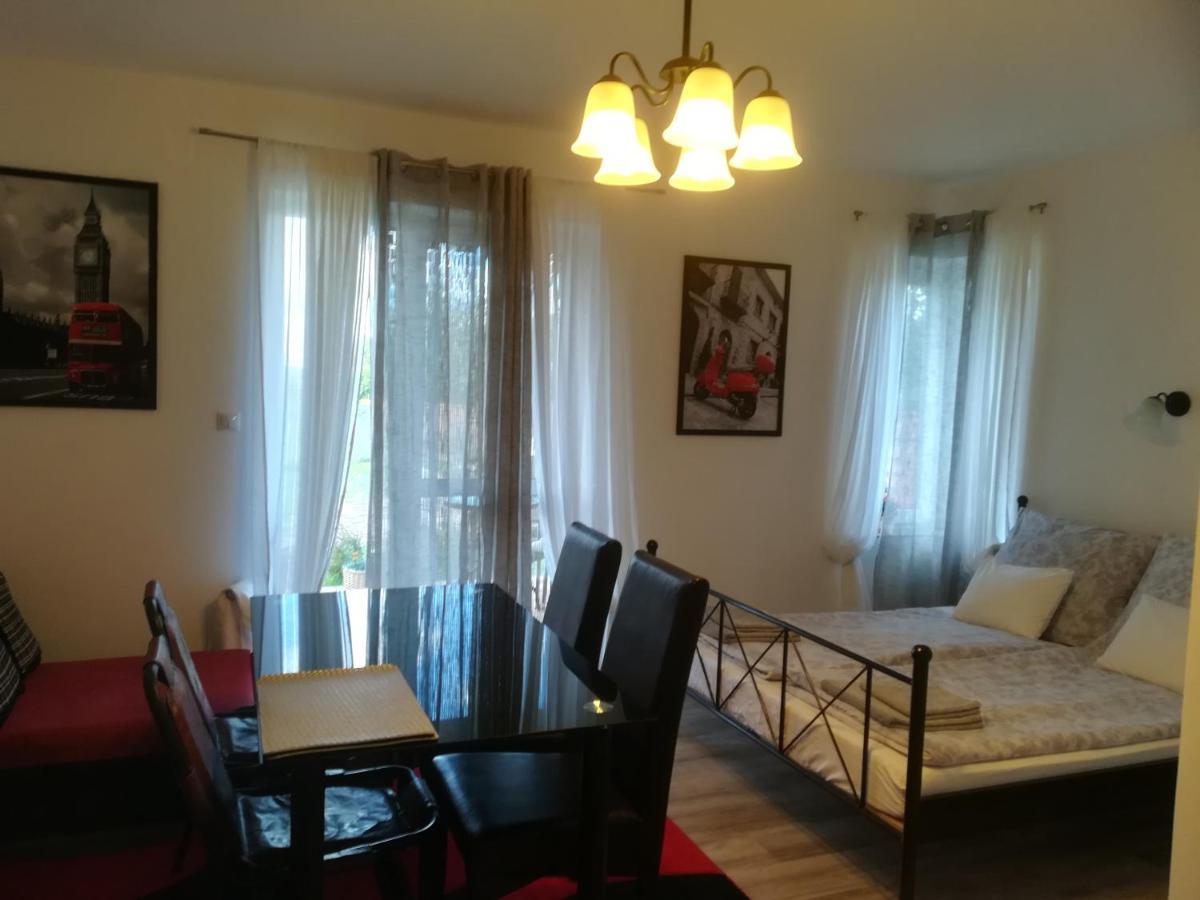 Edina Vendeghaz-Gyenesdias Apartment Bagian luar foto