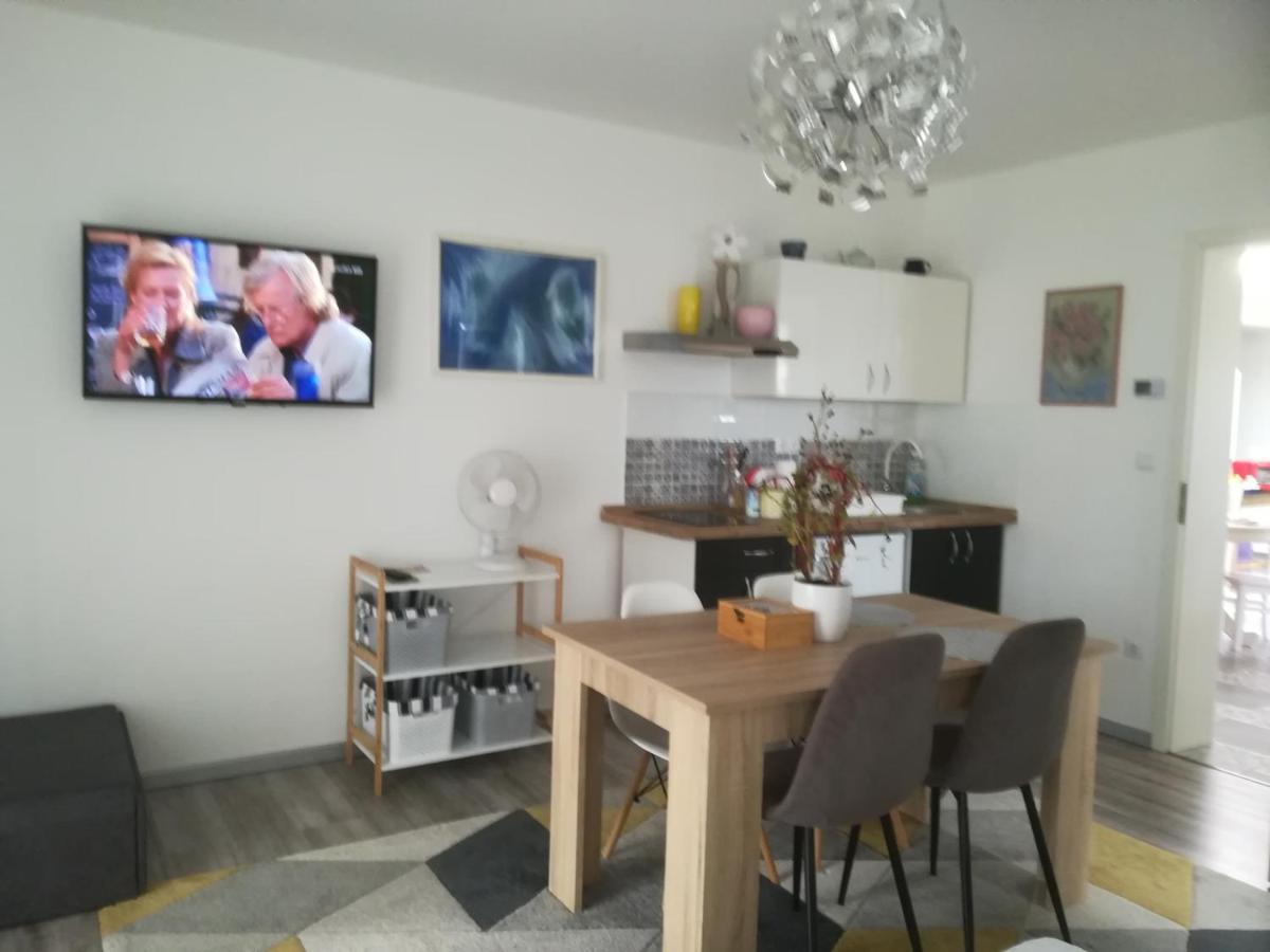Edina Vendeghaz-Gyenesdias Apartment Bagian luar foto