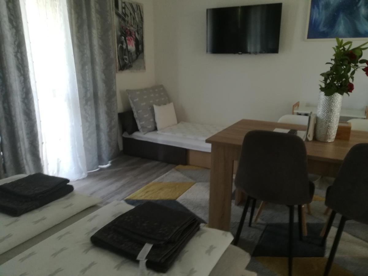 Edina Vendeghaz-Gyenesdias Apartment Bagian luar foto