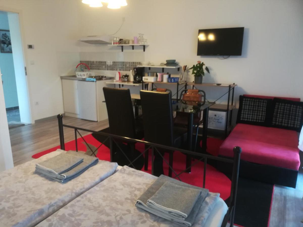 Edina Vendeghaz-Gyenesdias Apartment Bagian luar foto