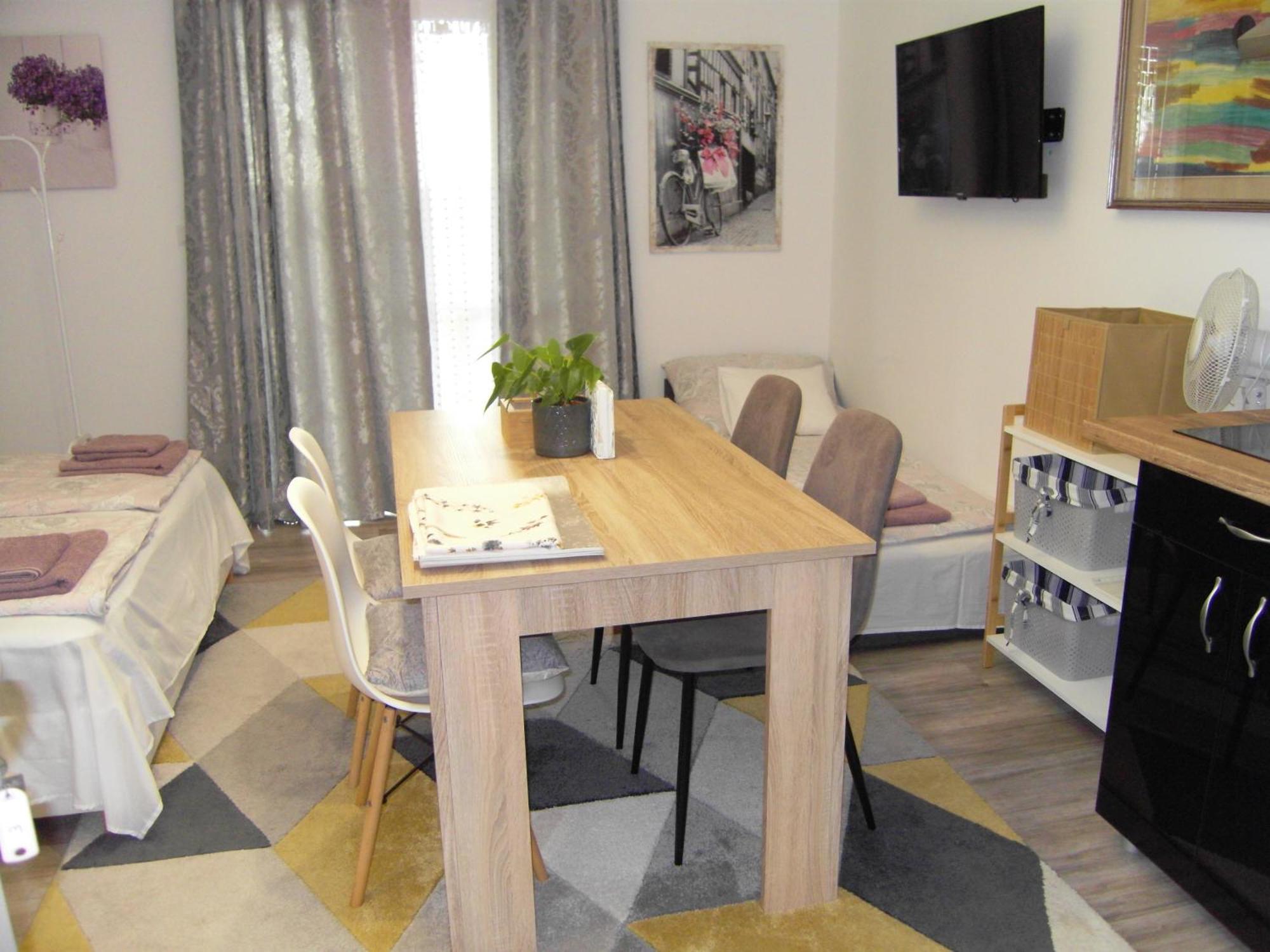 Edina Vendeghaz-Gyenesdias Apartment Bagian luar foto