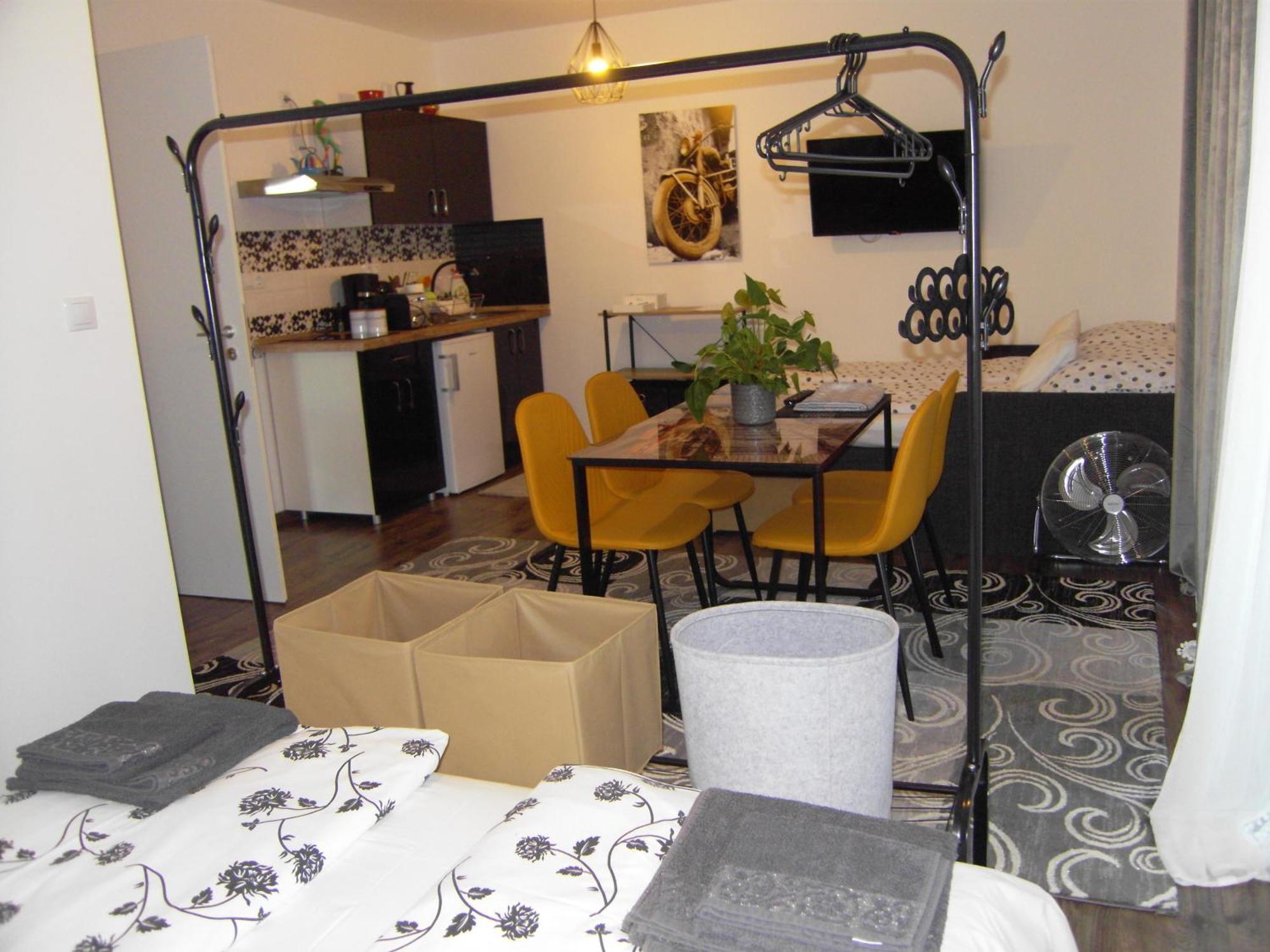 Edina Vendeghaz-Gyenesdias Apartment Bagian luar foto